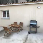 Maisonnette Avec Jardin Piscine Non Accessible
