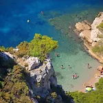 Adira Marseille Montgrand 2 Etoiles