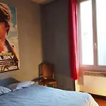 Chambre Narnia Dans Maison, Salle De Bain Et Sejour A Partager