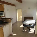 Chambre Rouge Avec Salle De Bain Privative Velodrome Prado