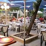Hotel Restaurant Les Cigalons