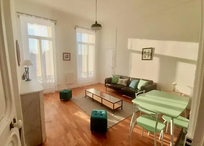 Spacieux et lumineux appartement vue mer Joliette