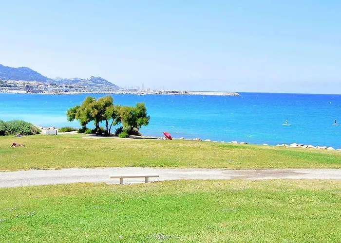 Calypso Face A La Mer - Plages Et Port