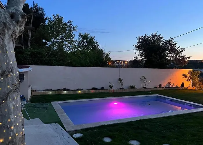 Maisonnette Avec Jardin Piscine Non Accessible