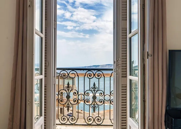 Appartement Luxueux A La Joliette Avec Vue Mer