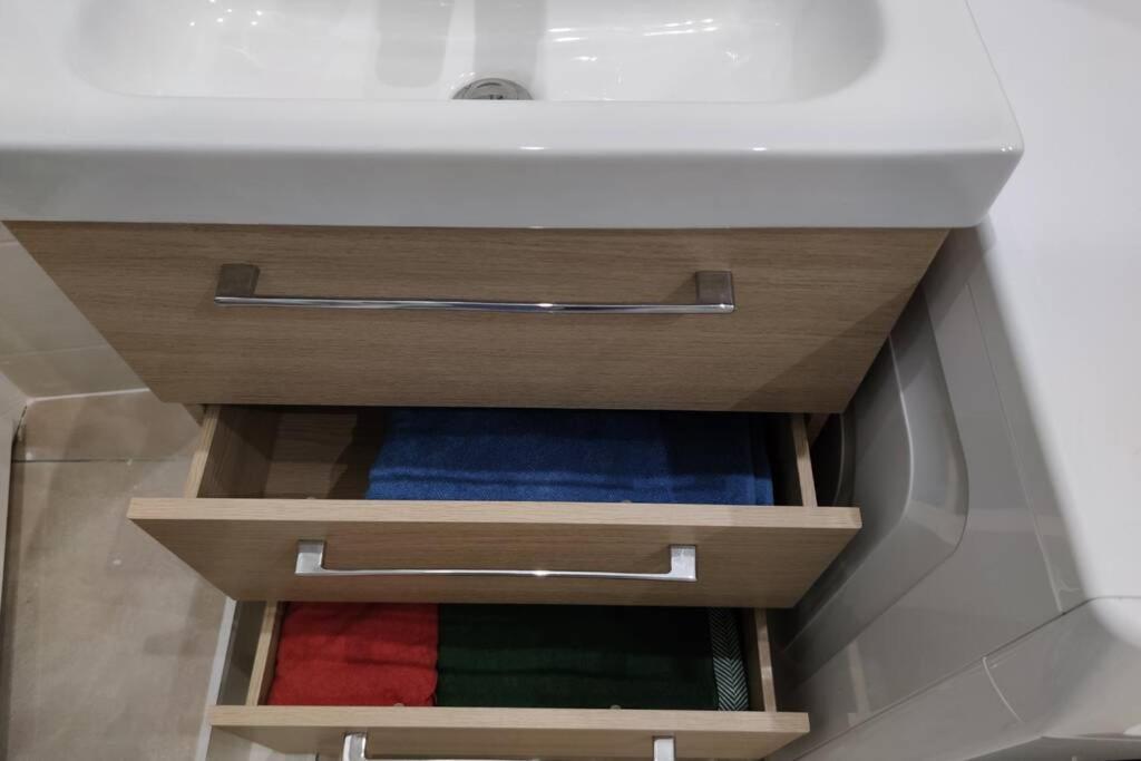 Appartement Joli T2 Proche Vieux-port, Terrasses Du Port Et Metro Joliette Marseille