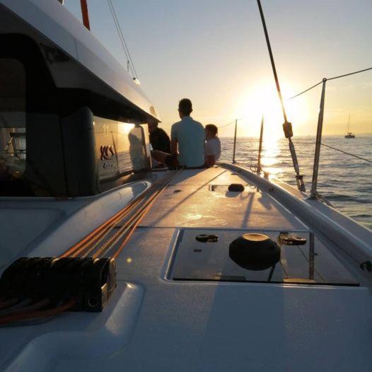 Nuit à Bord D'un Catamaran Marseille