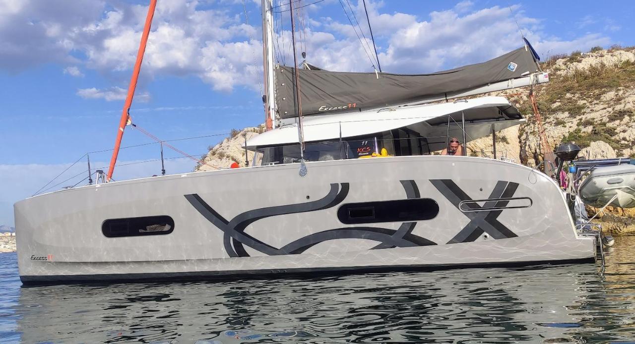 Nuit A Bord Catamaran Vieux Port Marseille Botel *