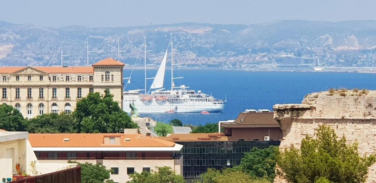 Appartement Avec Vue Sur La Terrasse Amenagee Et Wifi A A 1 Km De La *