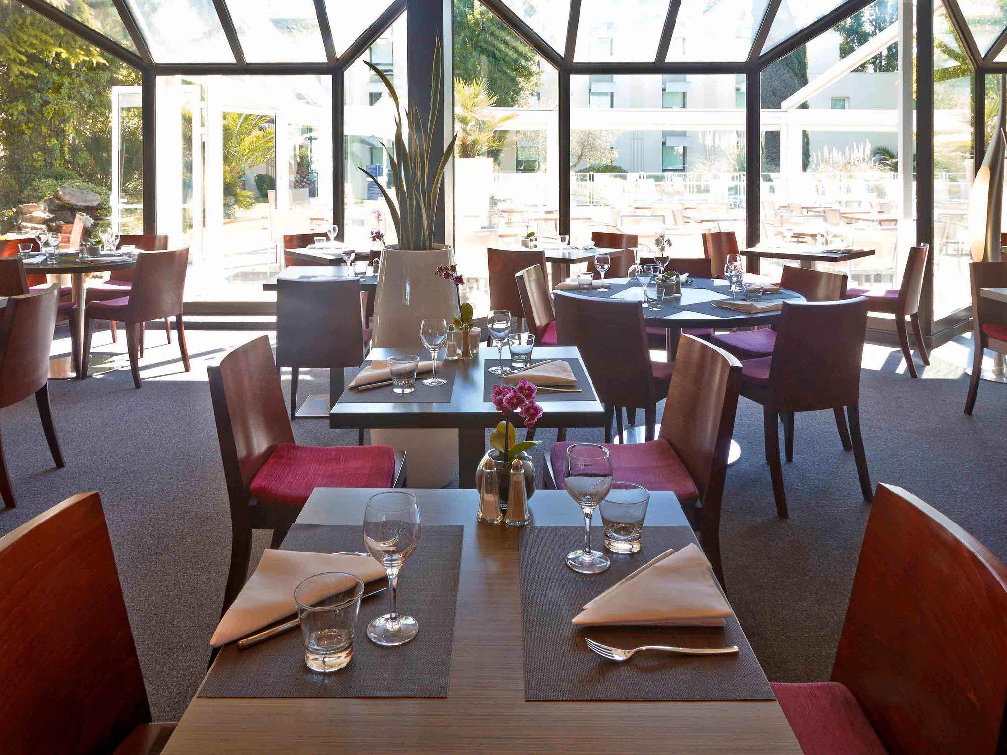 Hotel Novotel Est 4*