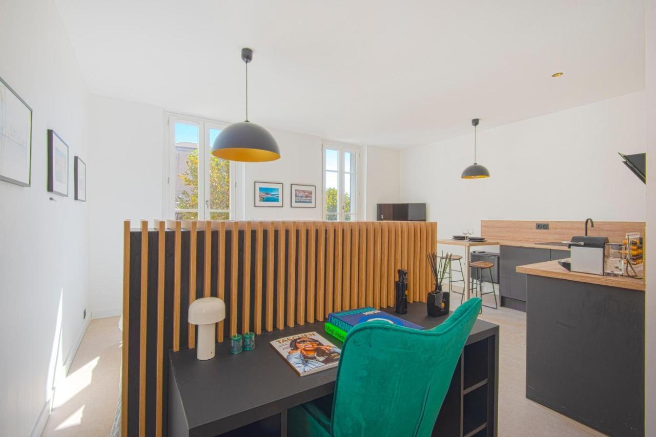 La Suite, Luxe, Place De Lenche, Vieux Port * Marseilles