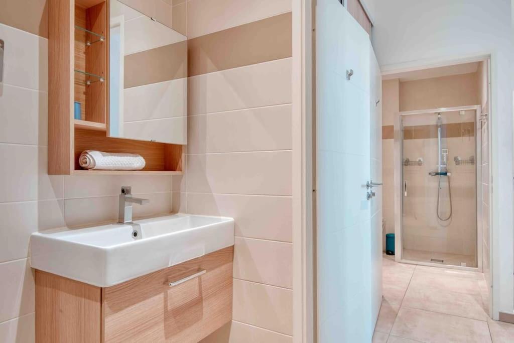 Luxury Joliette Apartment