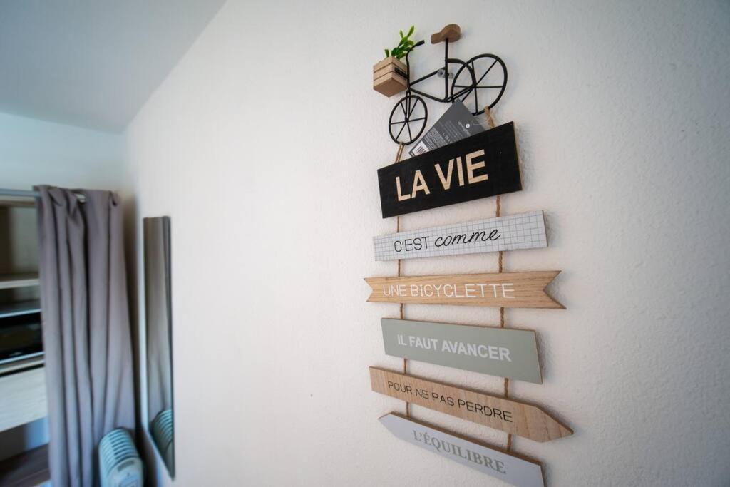 Tout Equipe A Juste Cote Du Tramway Apartment Marseilles