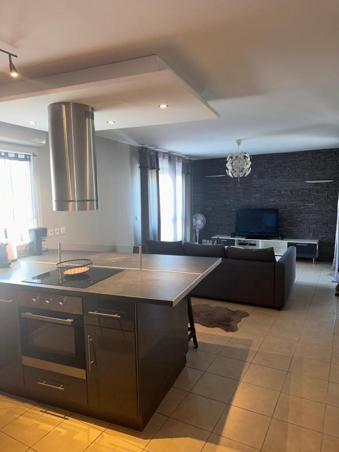 Apartment Superbe Equipe Avec Parking.
