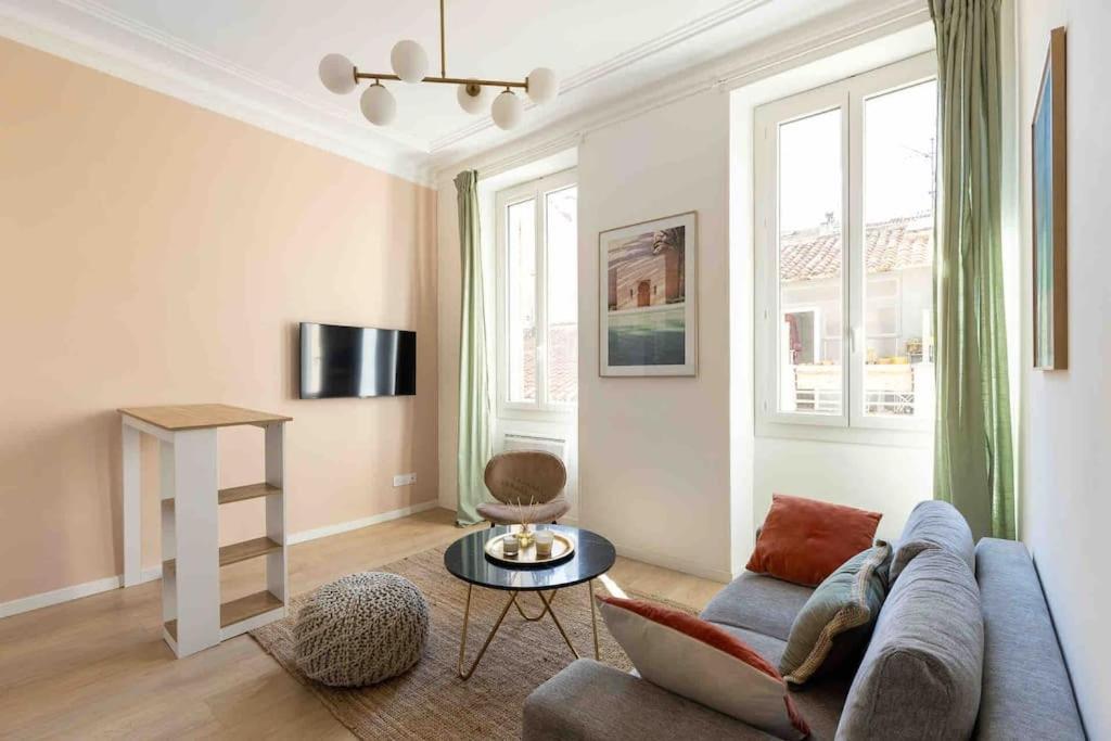 Cosy A 1' Du Cours Julien Appartement