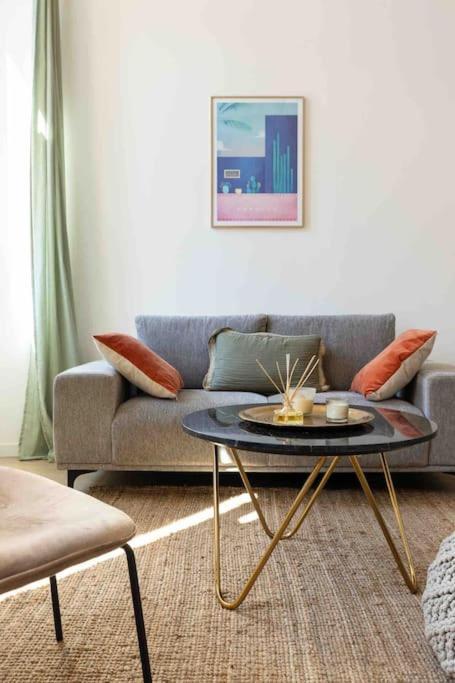 Cosy A 1' Du Cours Julien Appartement *