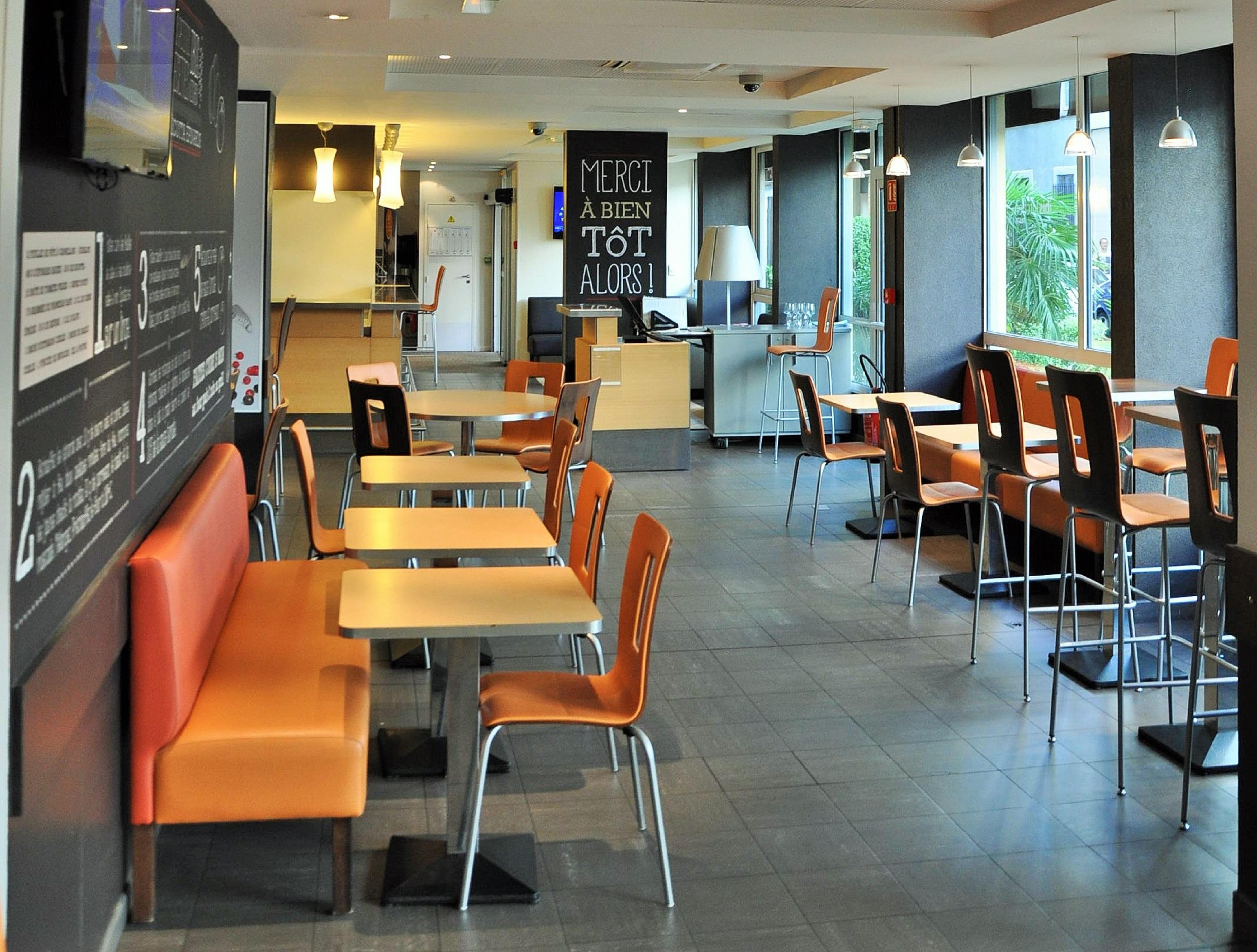 Prado Parc Des Expositions Hotel