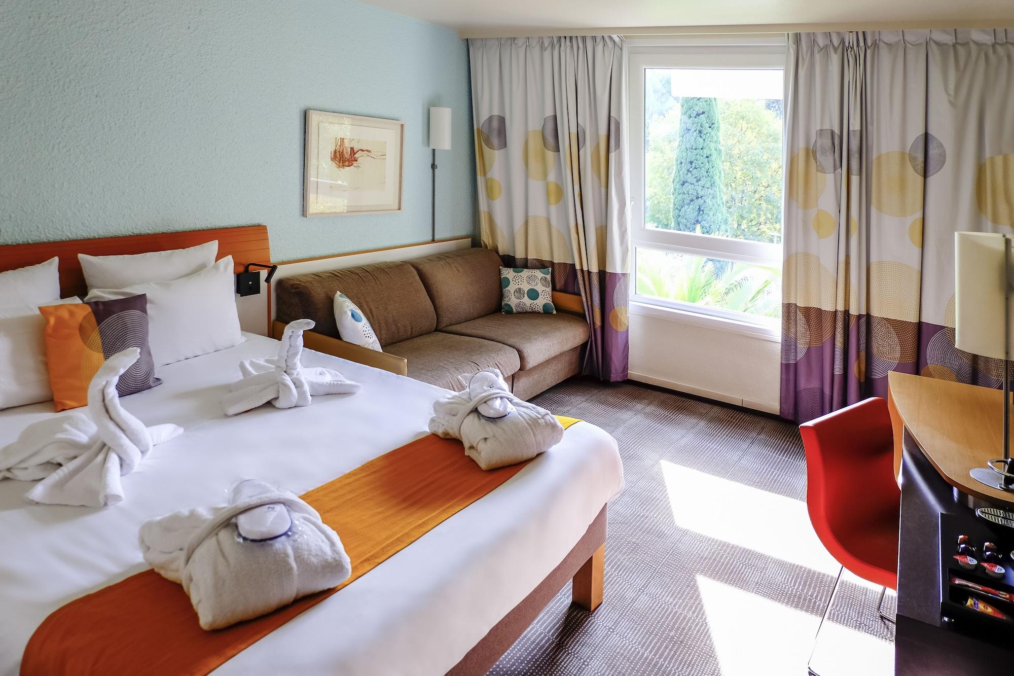 Hotel Novotel Est 4*