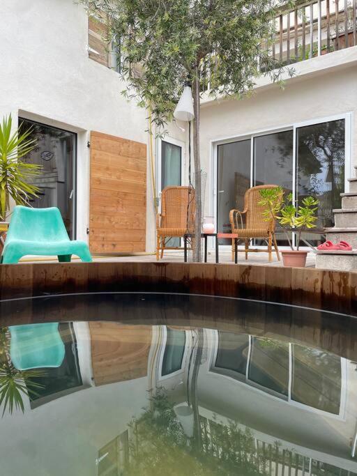 Maison 180 M2 Avec Bassin-piscine En Bois A Vauban *