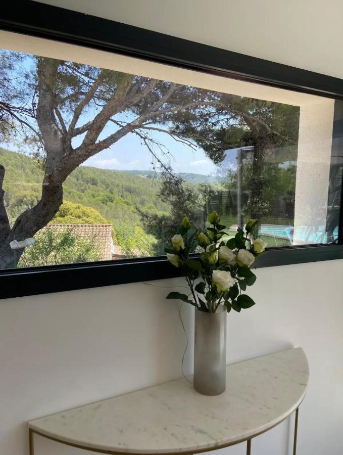 Dans Les Hauteurs De Villa Marseilles
