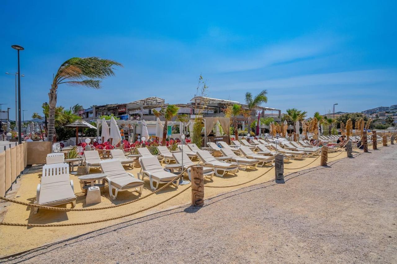 The Beach Of The Marina Olympique, Lovely