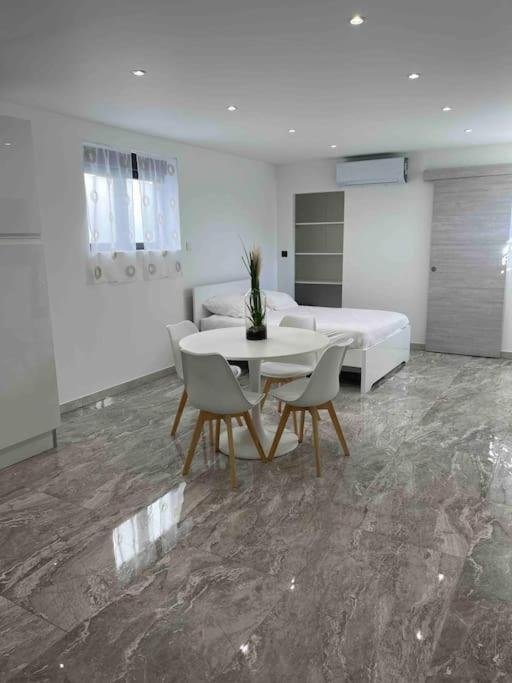 Studio Moderne Marseilles