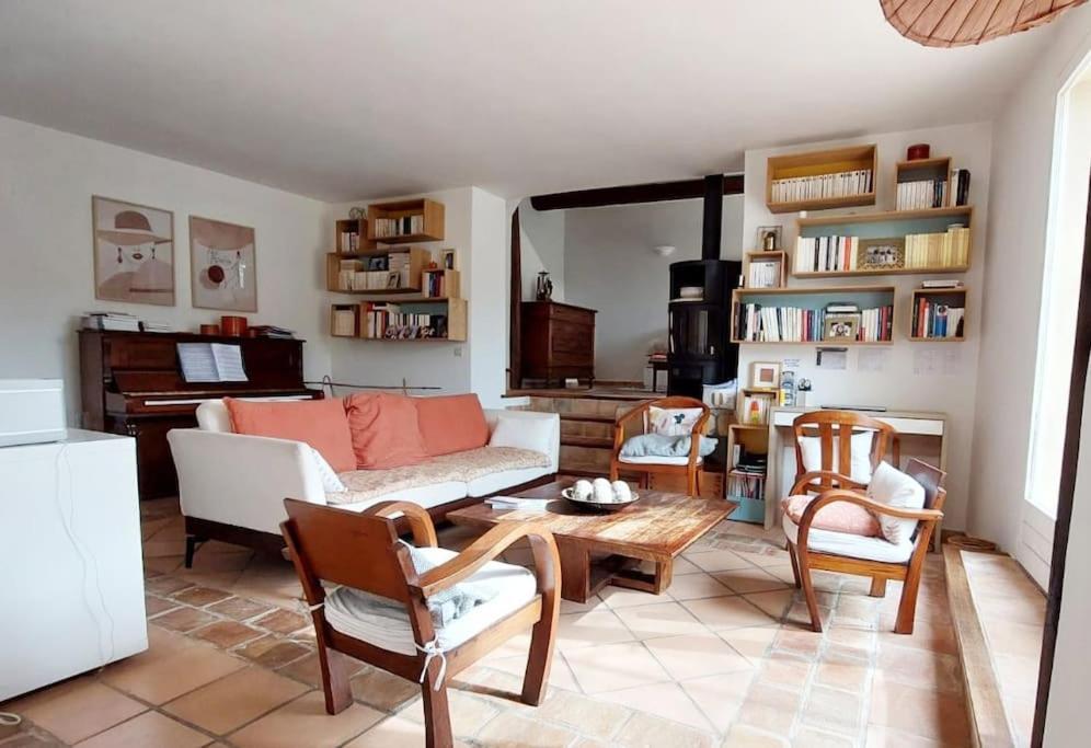 Beautiful Mas With Swimming Pool In Provence / Maison Provencale Avec Piscine * Marseilles