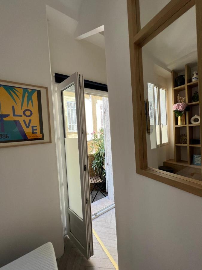 Proche Du Vieux-port, Avec Balcon *
