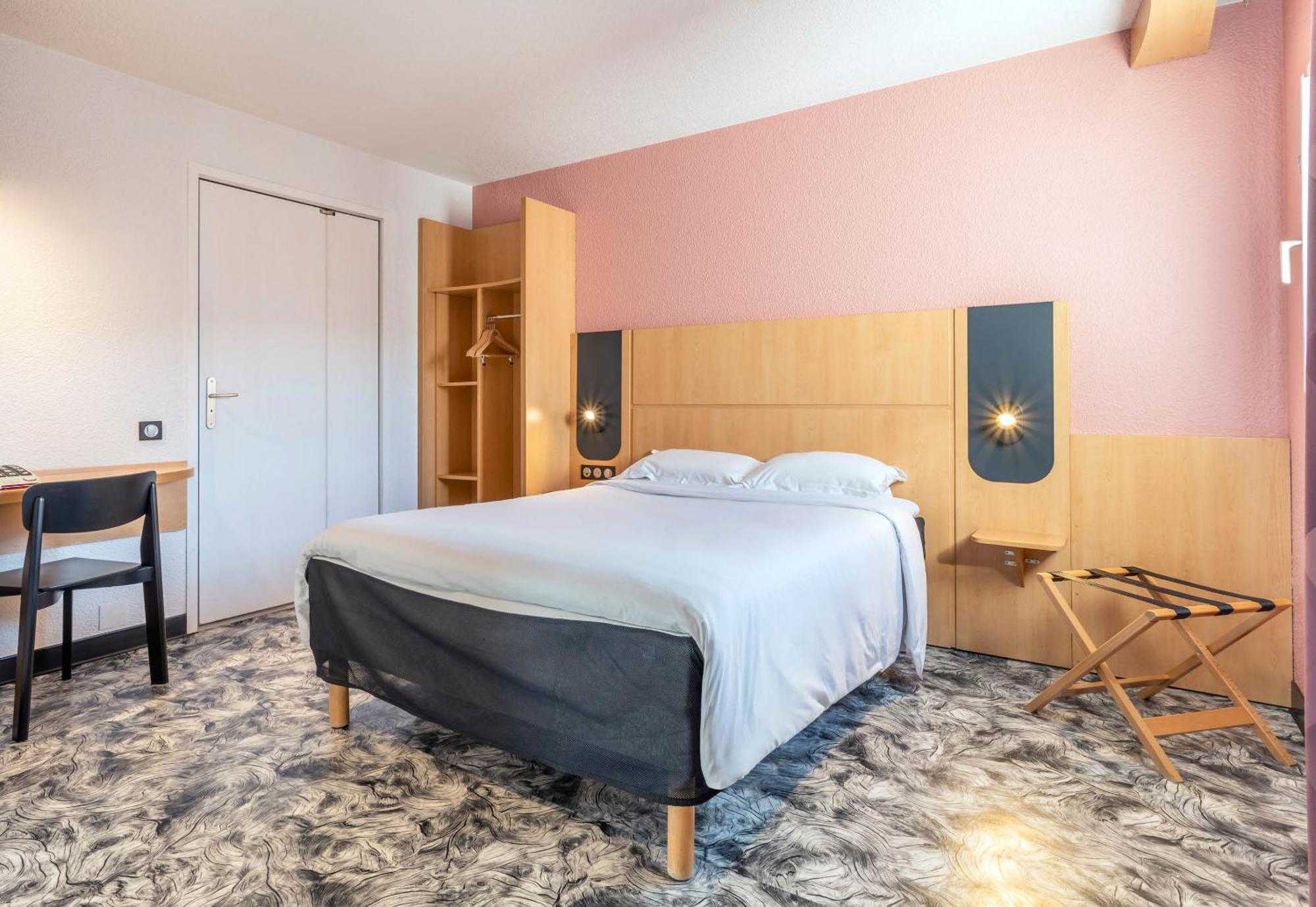 La Valentine Porte D'aubagne Hotel 3*