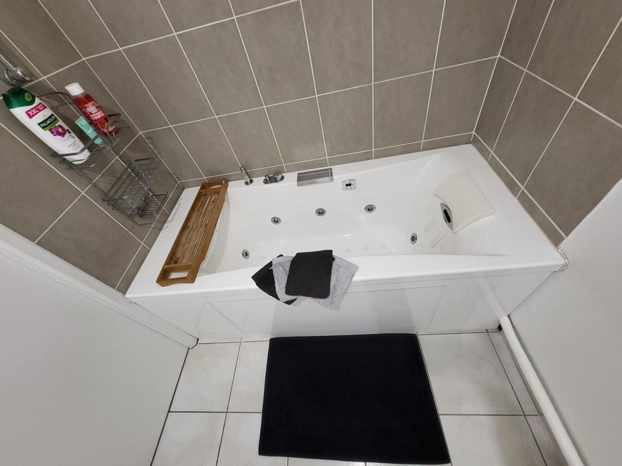 Apartment T3 Spacieux Et Paisible Avec Deux Places Parking Proche Vieux Port *