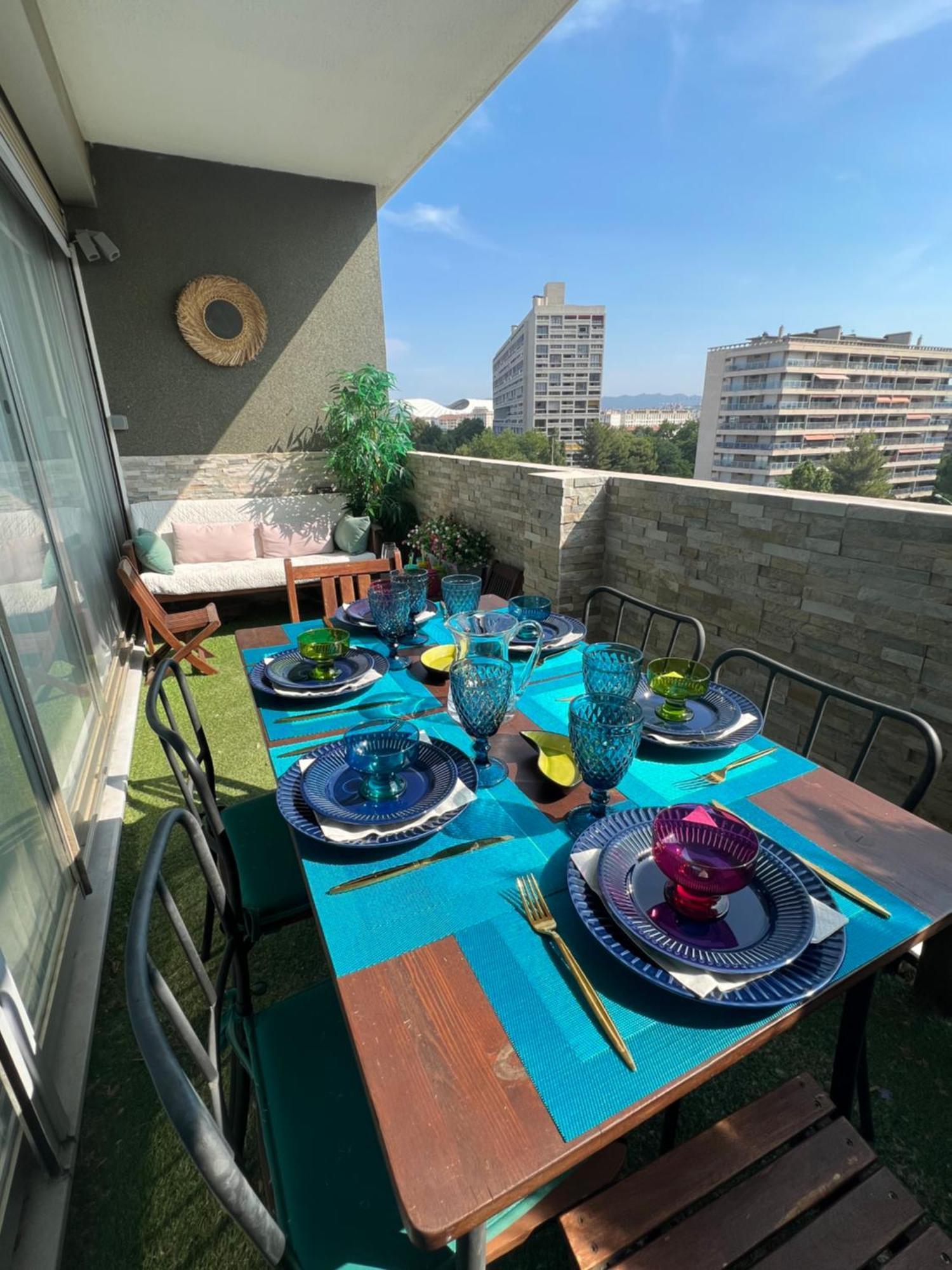 130m2 De Standing, 5min Plages Et Stade, Parking Gratuit, 5e Et Dernier Etage Avec Ascenseur, Vue Montagne Marseilles