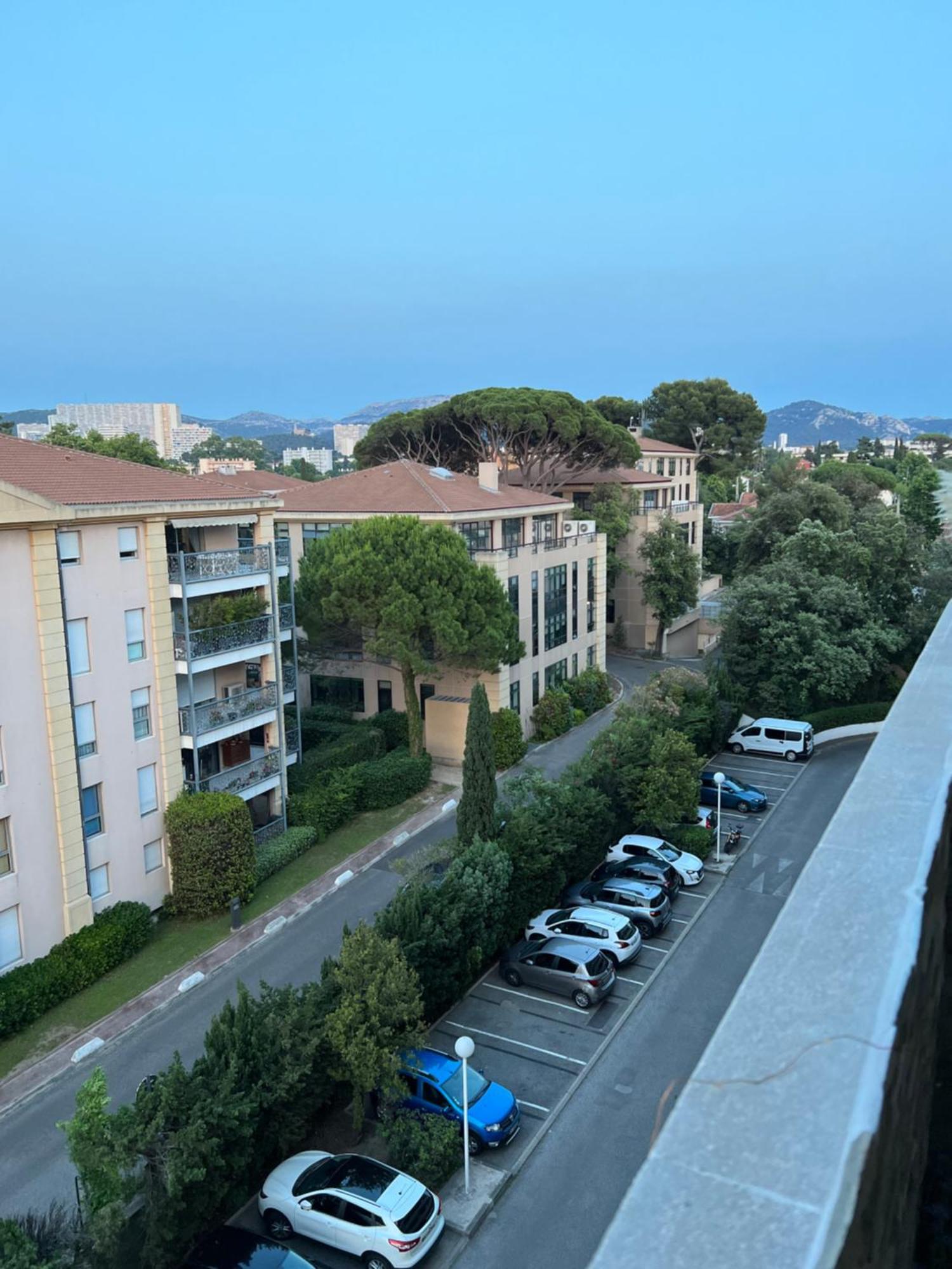 Apartment 130m2 De Standing, 5min Plages Et Stade, Parking Gratuit, 5e Et Dernier Etage Avec Ascenseur, Vue Montagne *