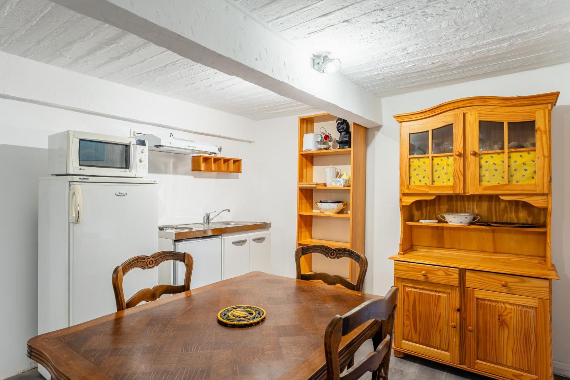 Appartement Central, 2 Chambres, Charmant. *