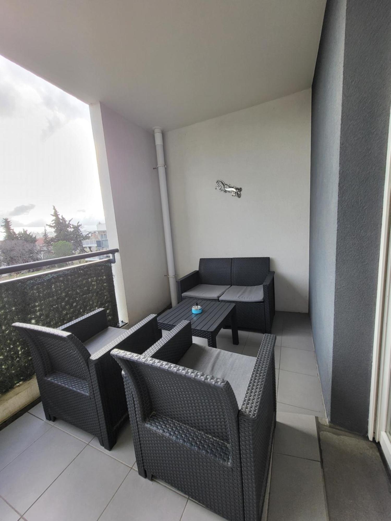 T3 Spacieux Et Paisible Avec Deux Places Parking Proche Vieux Port Apartment