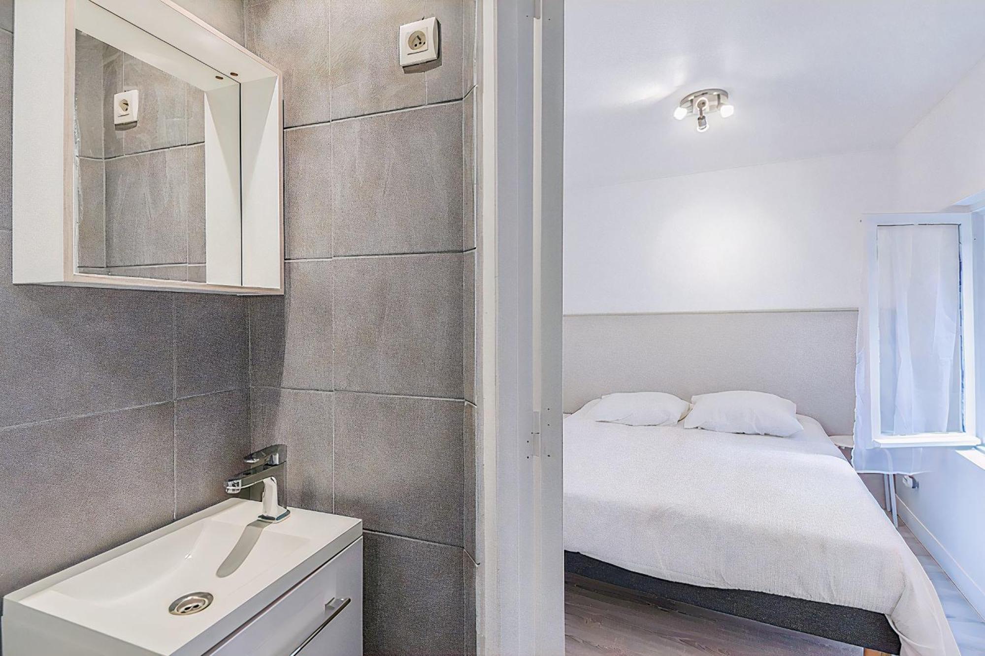 Apartment Petit Nid Douillet In The Old Port Marseilles