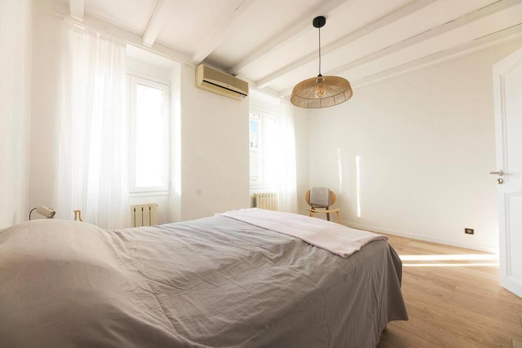 Maison De Roucas Blanc *