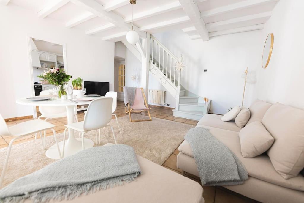 Maison De Roucas Blanc *