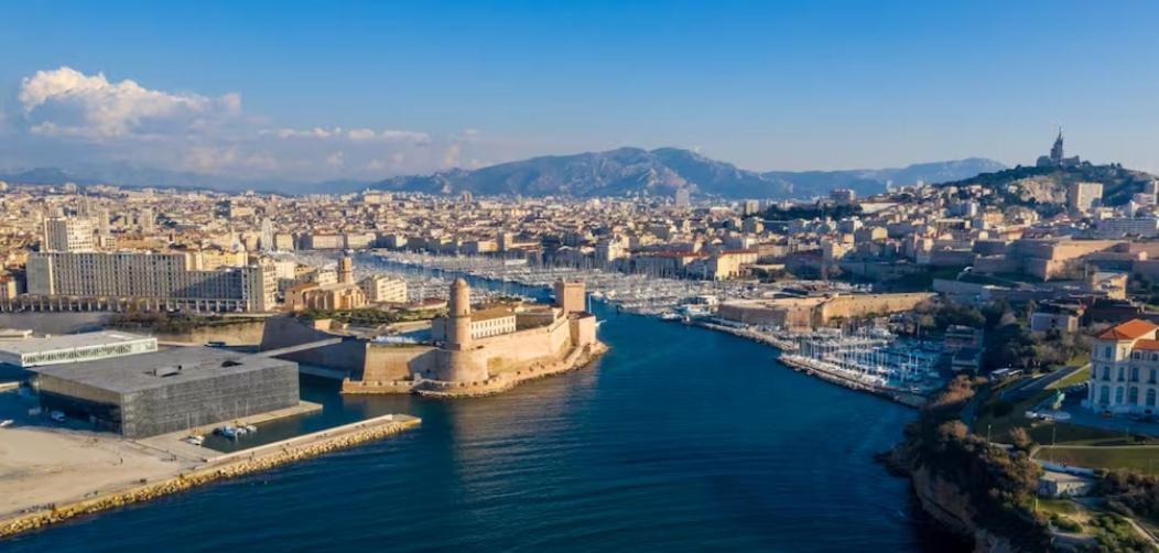 Vue Le Panoramique Vieux-port De Marseilles