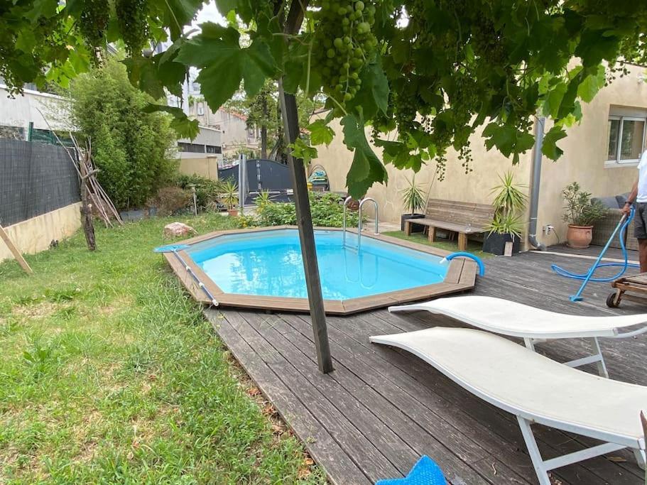Maison Ancienne Piscine Au Bord De L'eau *