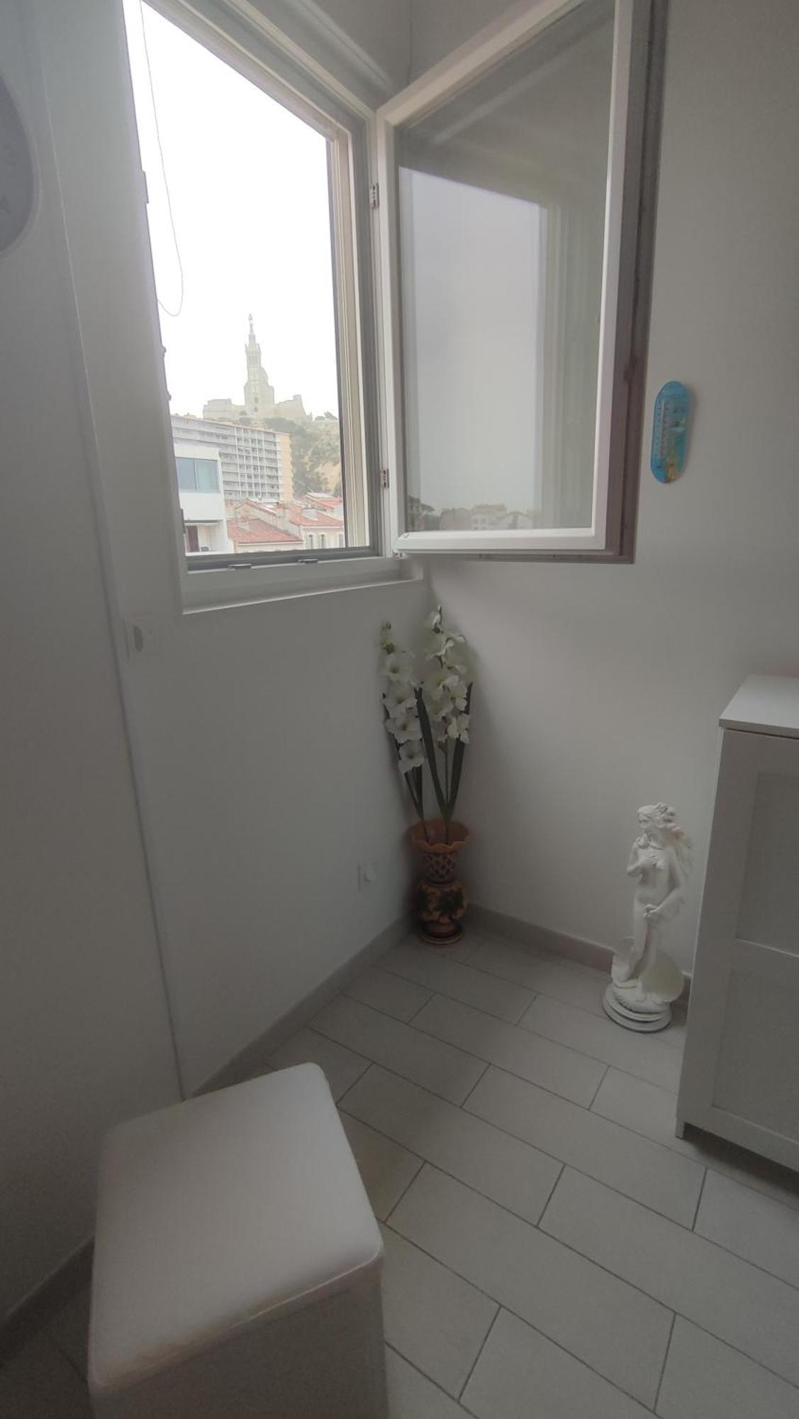 T2 Vue Sur La Basilique De Notre Dame De La Garde Apartment Marseilles