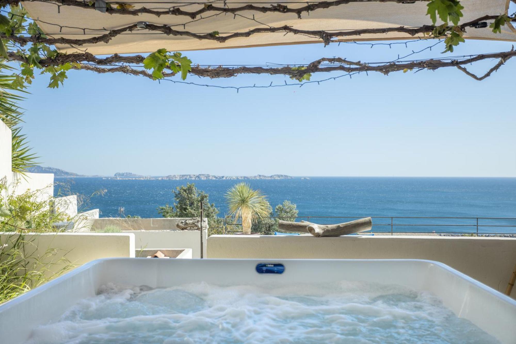 Les 3 Vue Piscine Gasthof Marseilles