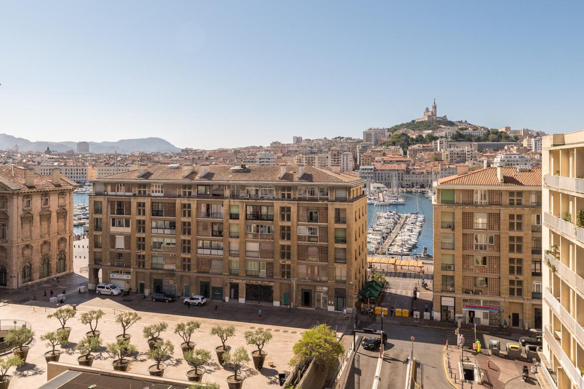 Splendide Vue Sur Nd De La Garde Et Le Vieux Port Marseille