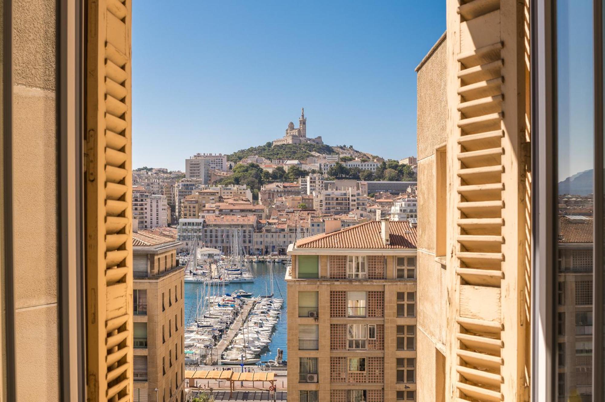Splendide Vue Sur Nd De La Garde Et Le Vieux Port * Marseille