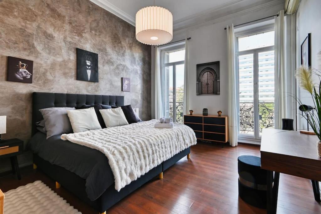 Appartement Spacieux Et Elegant A Chave Centre *