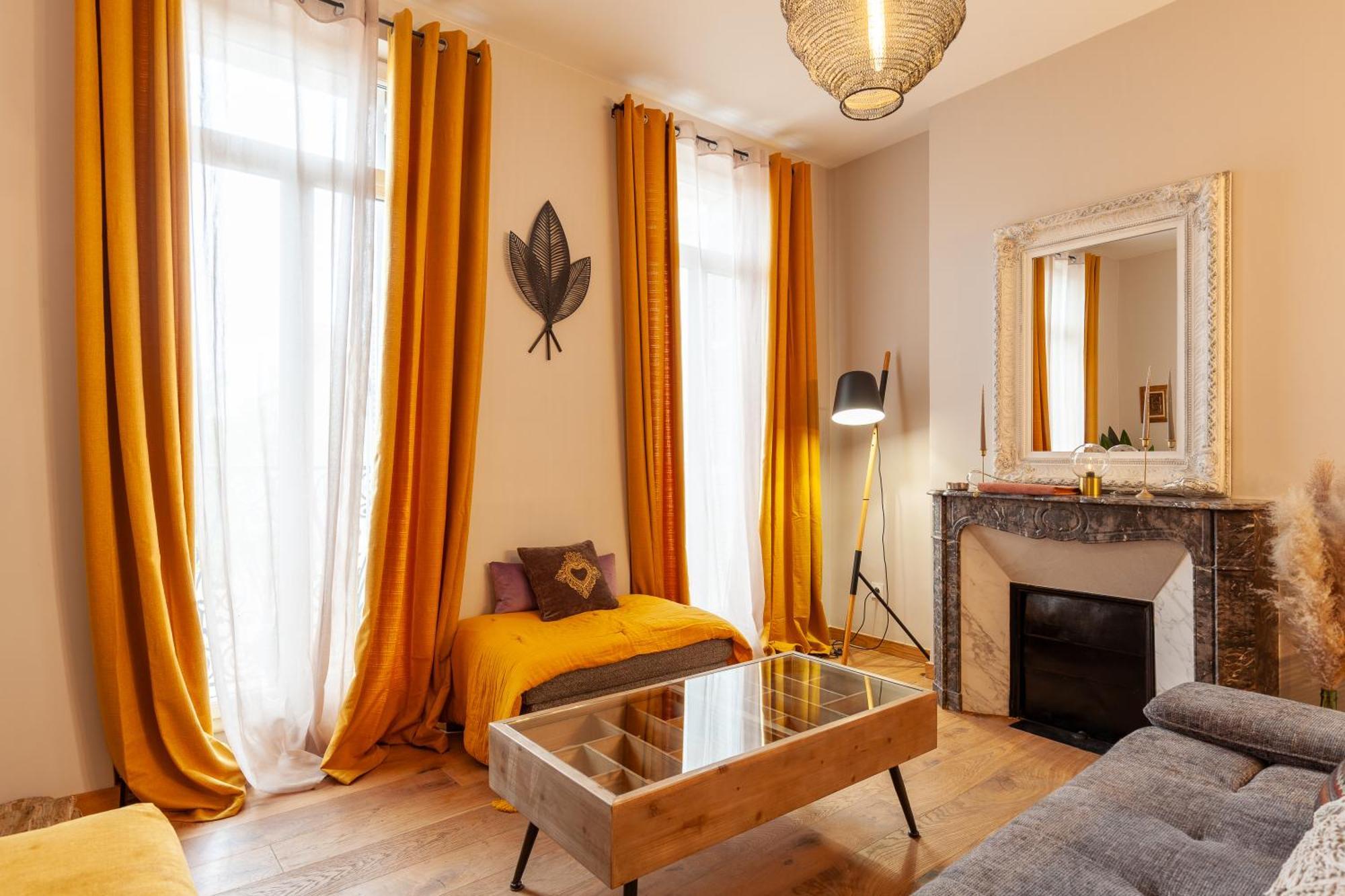 Pour 7 A Apartment Marseilles