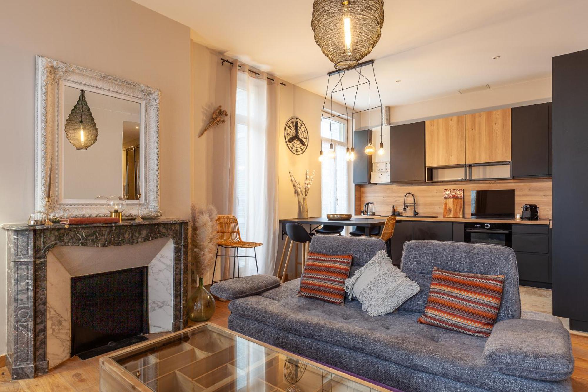Pour 7 A Apartment Marseilles