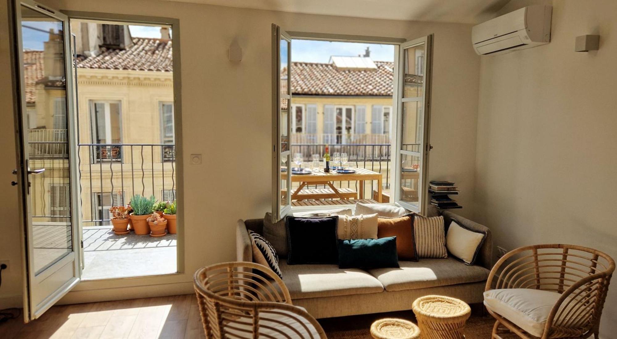 Apartment Terrasse - Hyper Centre - 2 - Parking Gratuit - Calme & Lumineux - Arrivee Autonome