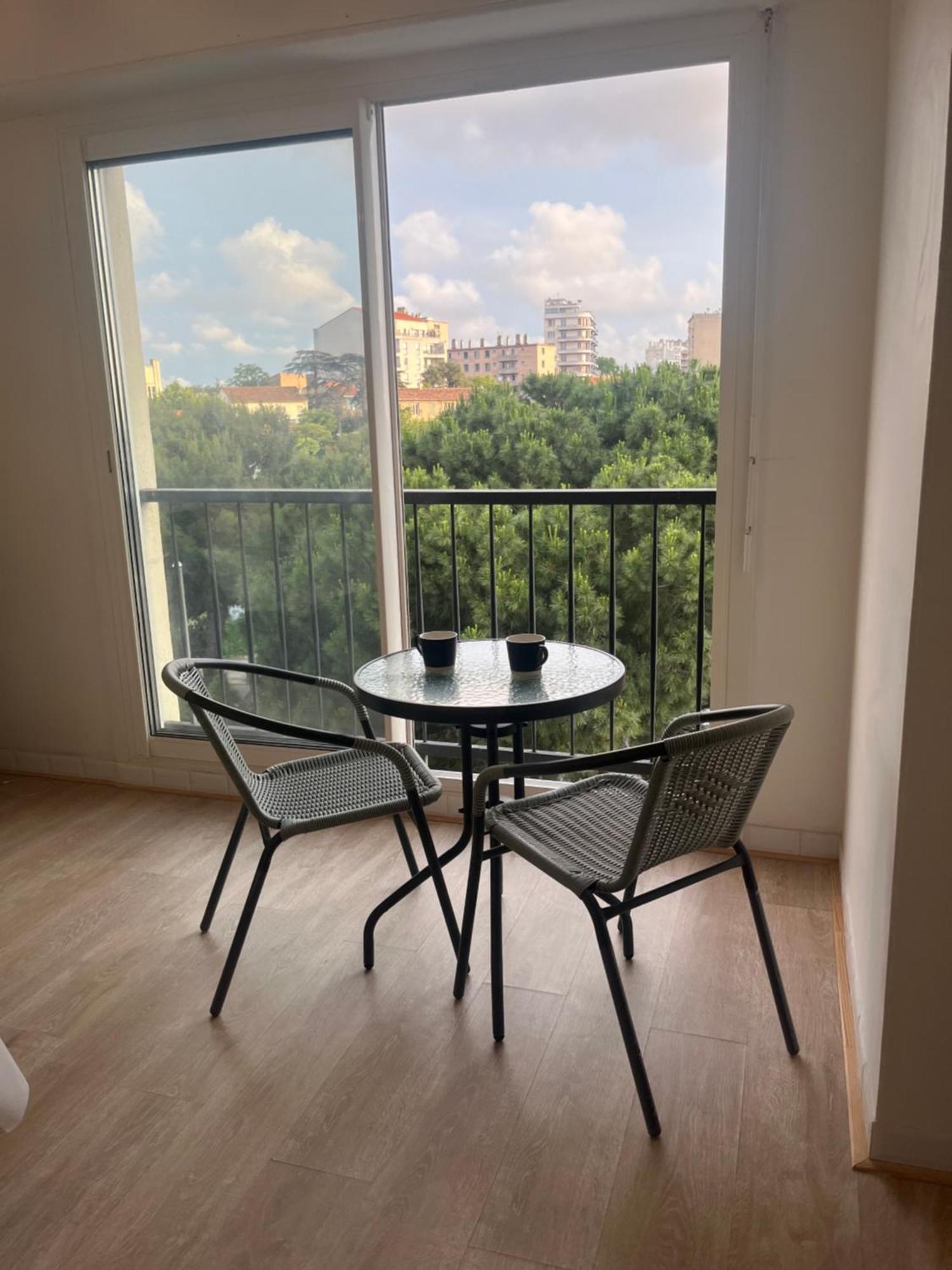 Apartment Lumineux Et Chaleureux. Marseilles