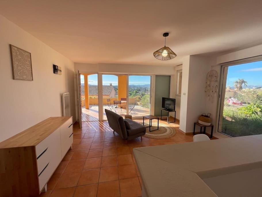 Maisonnette Calme Vue Collines Ferienhaus Marseilles