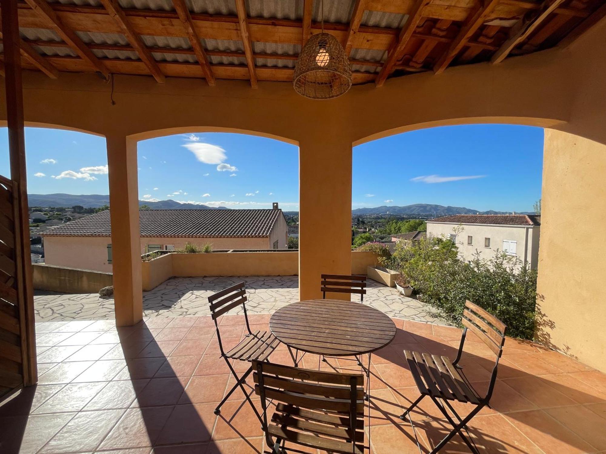 Maisonnette Calme Vue Collines Ferienhaus